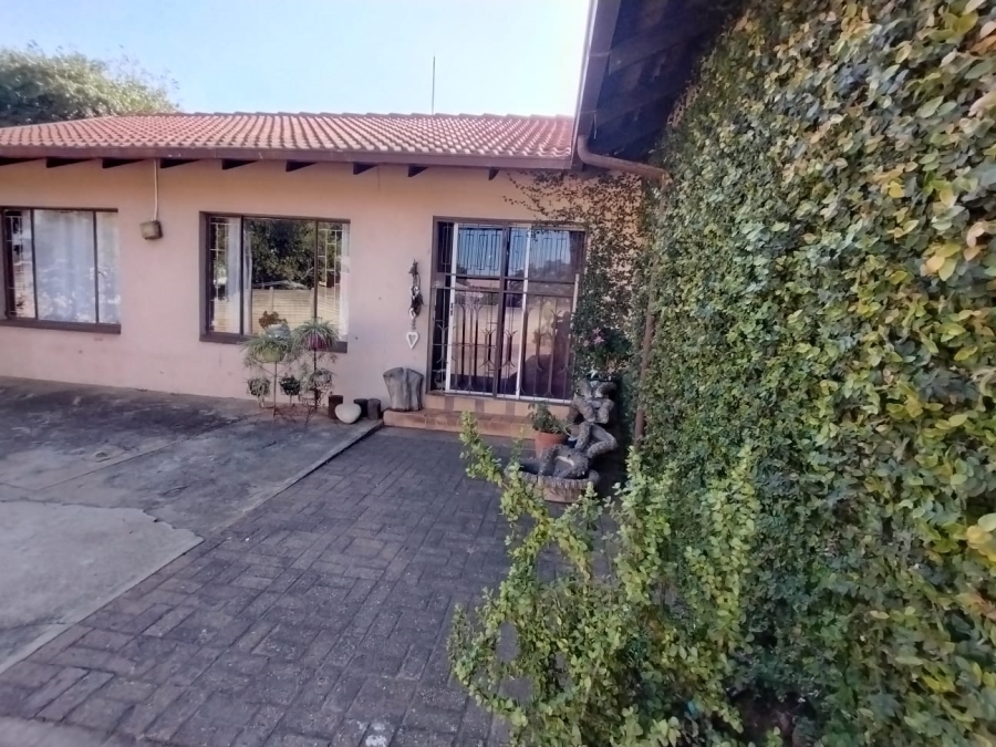 3 Bedroom Property for Sale in Rustenburg Central North West
